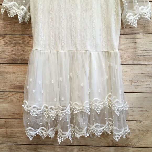 ‎JOURNEY FIVE CROCHETED LACE TOP IN CREAM - Picture 3 of 8